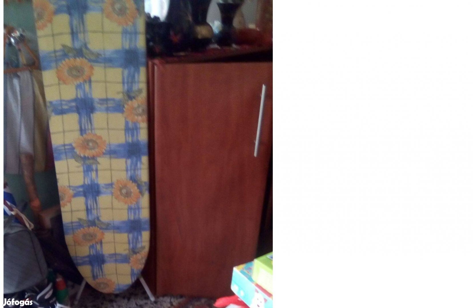 Nagynéretű vasalóállvány Megkímélt állapotú a Martinkertváro