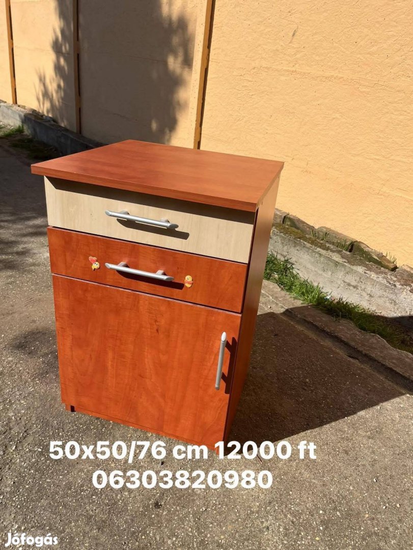 Nagyobb éjjeli szekrény 50x50 76 eladó bp.17 ker