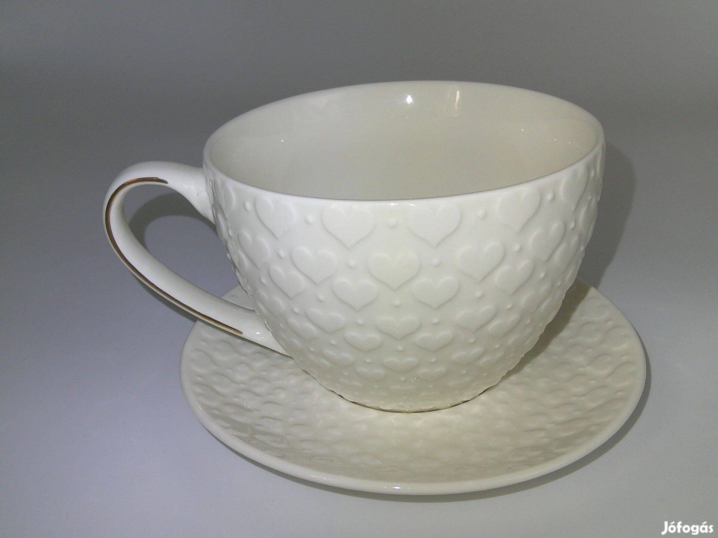 Nagyobb méretű szivecske mintás porcelán bögre, csésze alj