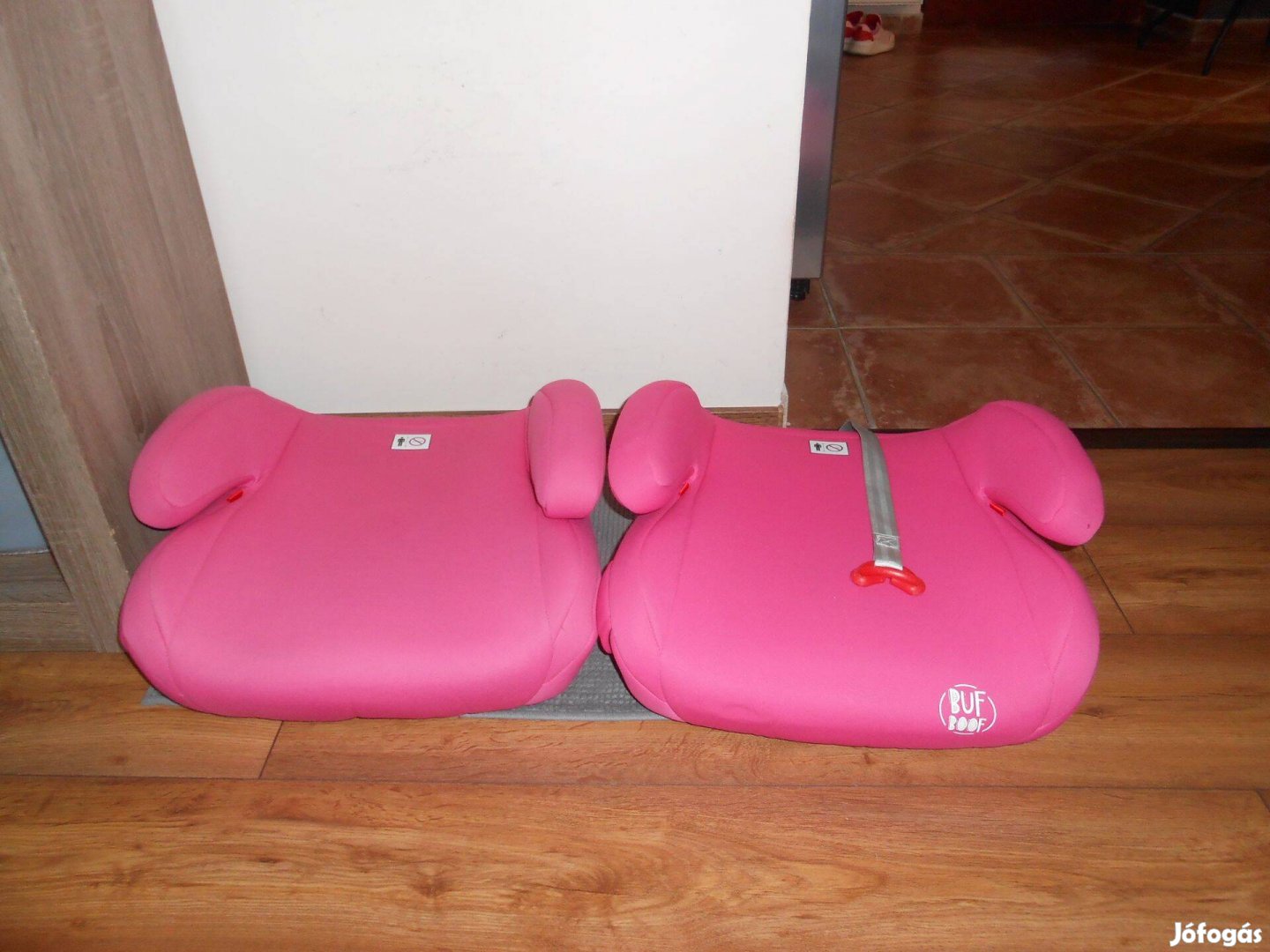 Nagyobb ülőrészes isofixes ülésmagasító 2 db egyforma