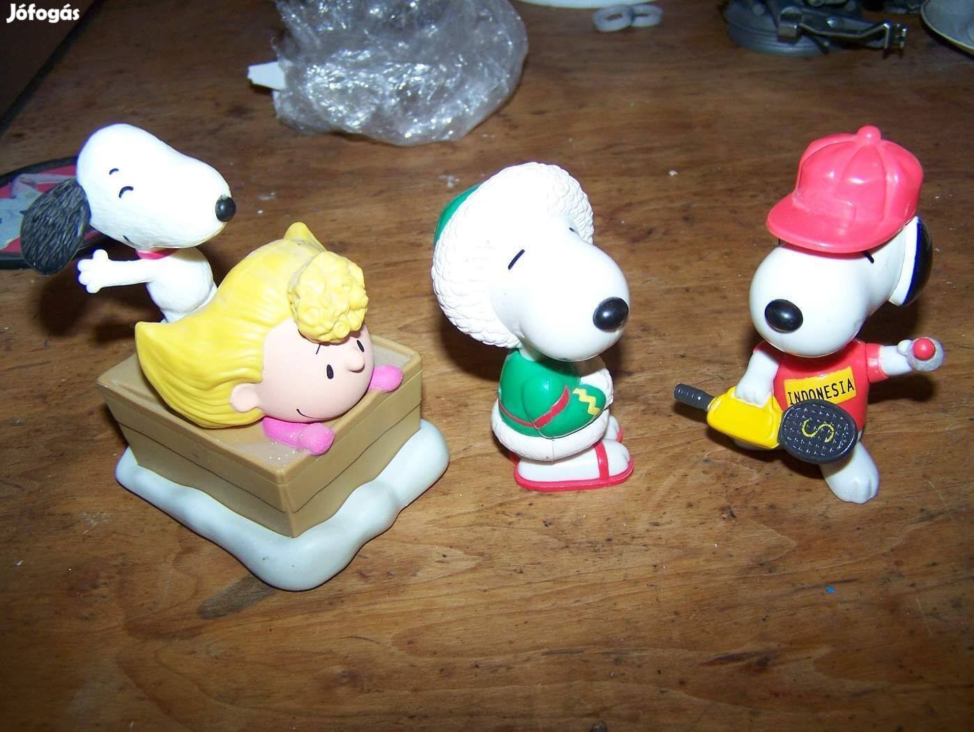 Nagyoibb méretű Snoopy-figurák