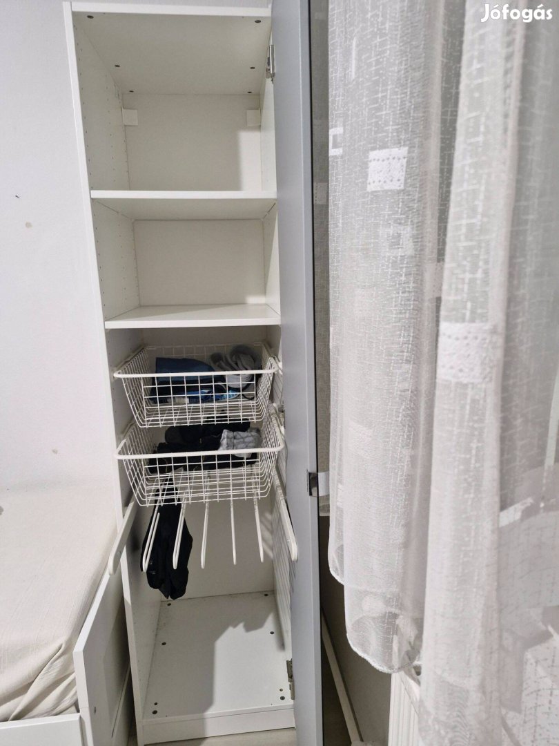 Nagyon jó állapotú tükrös ruhásszekrény