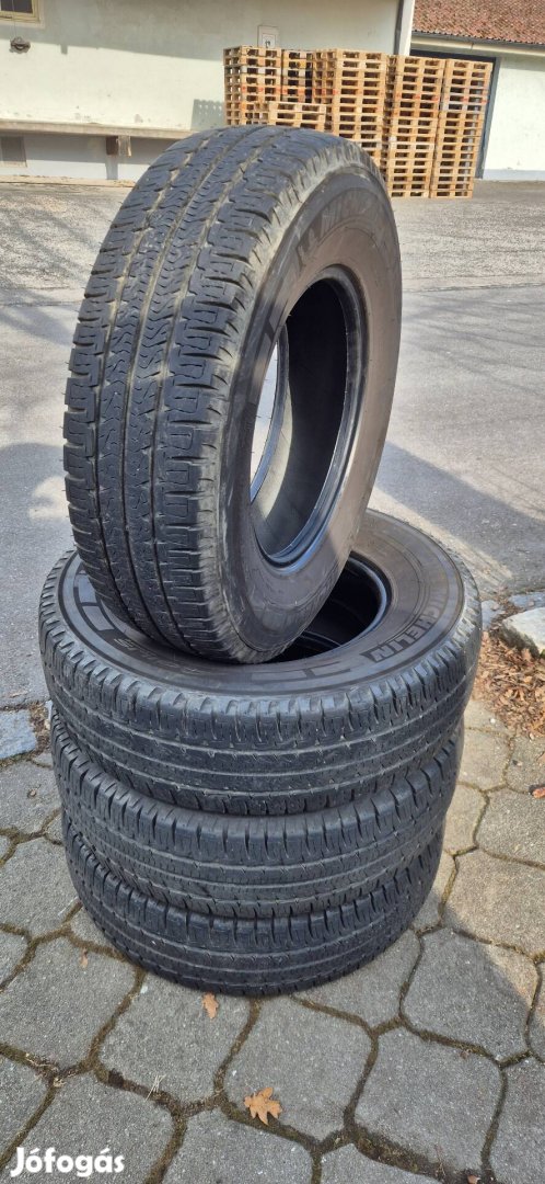 Nagyon kevest használt Michelin M+S 225/75 R16 CP gumik