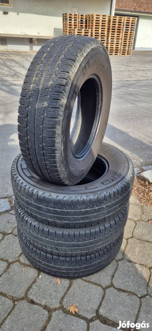 Nagyon kevest használt Michelin M+S 225/75 R16 CP gumik