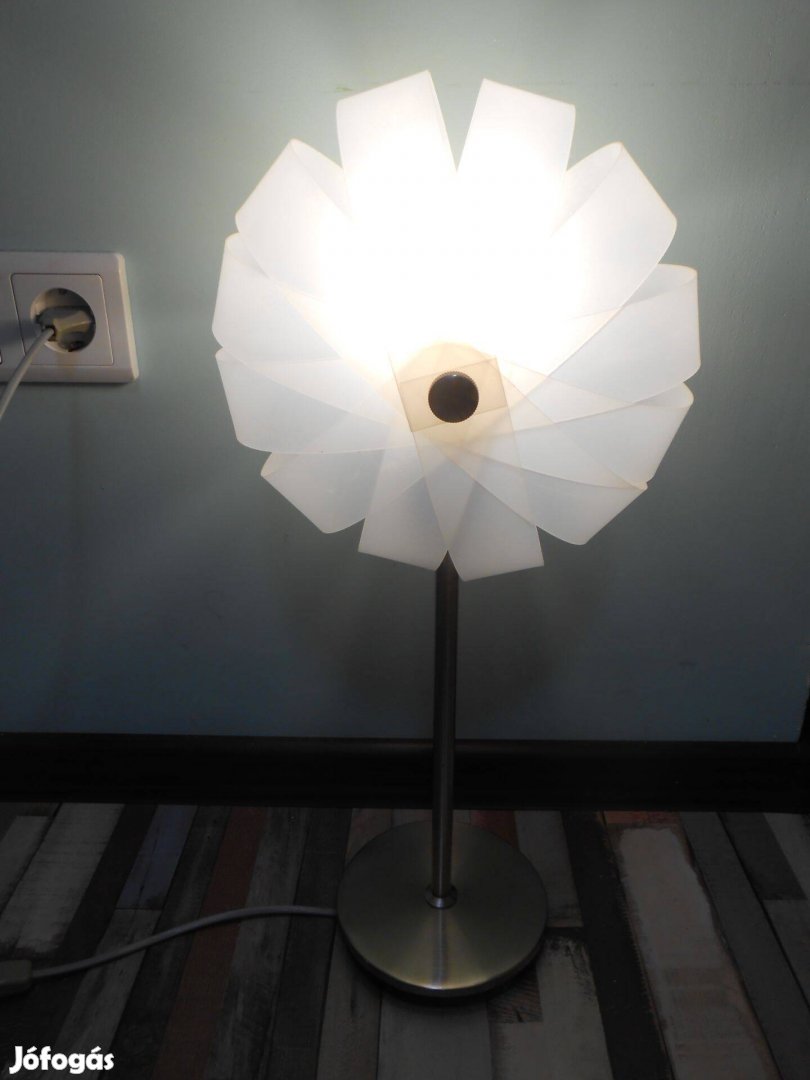 Nagyon különleges asztali lámpa,éjjeli lámpa