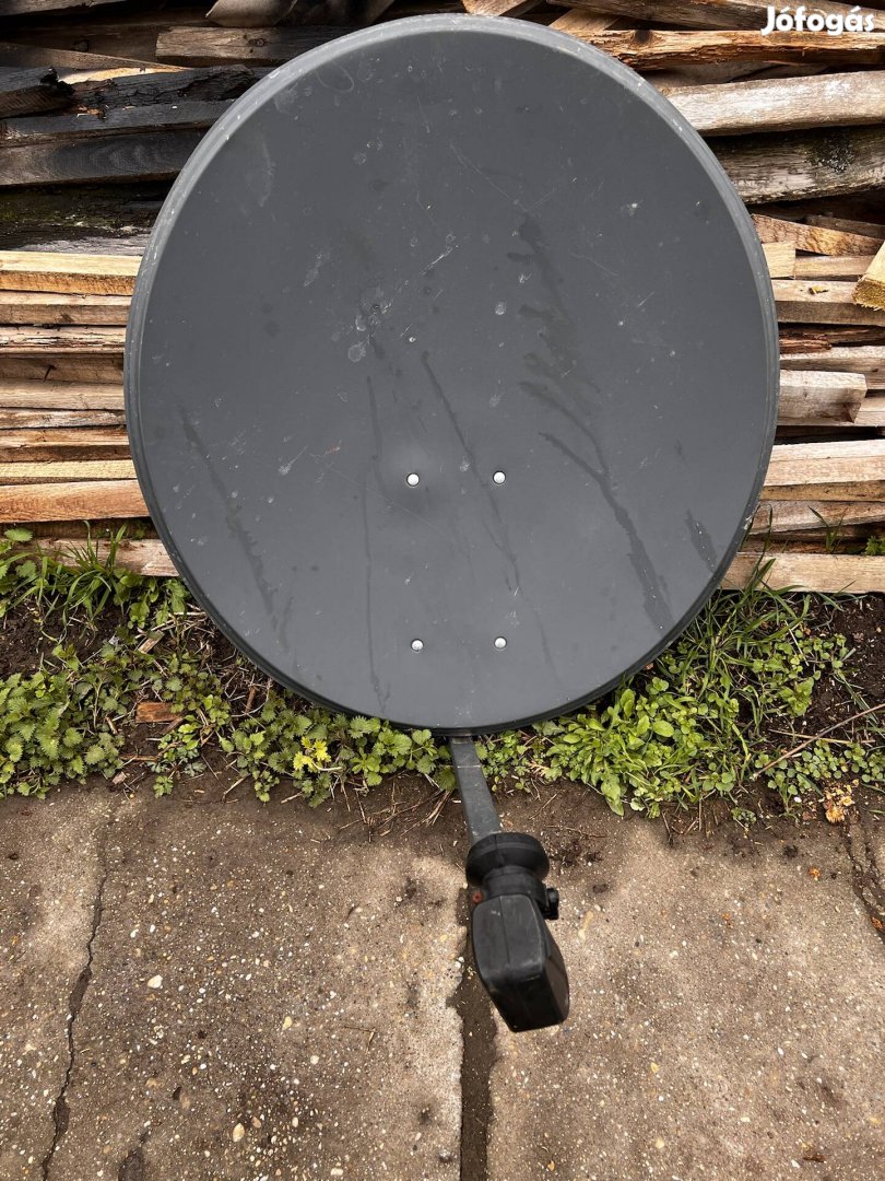 Nagyon nagy parabolaantenna négyes LNB-vel