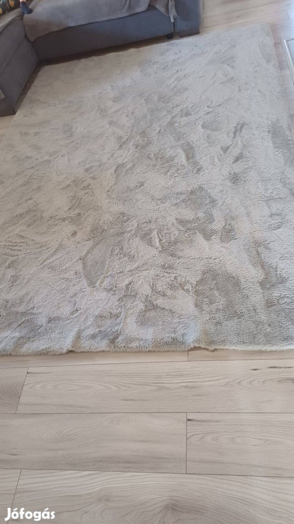 Nagyon puha, nyuszi szőnyeg eladó