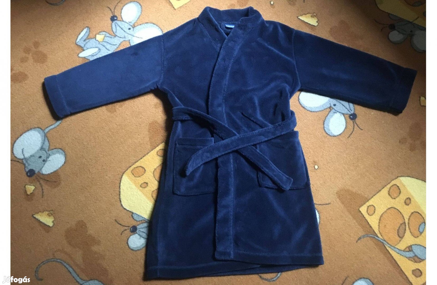Nagyon puha sötétkék köntös! 134-ig
