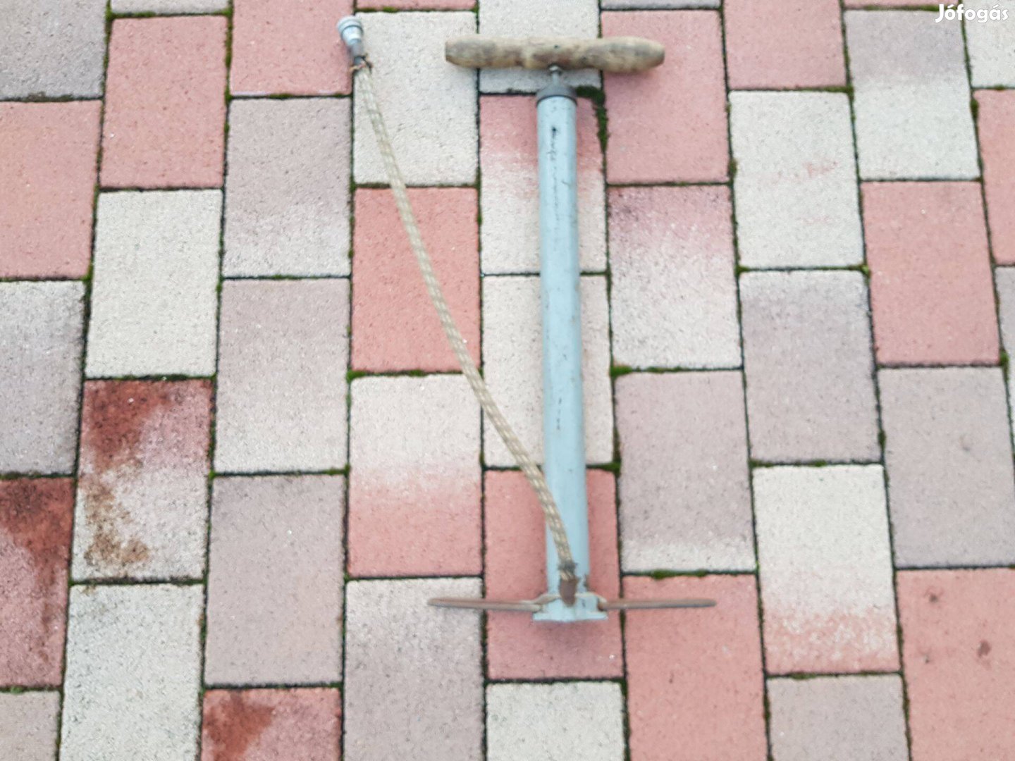 Nagyon régi pumpa eladó