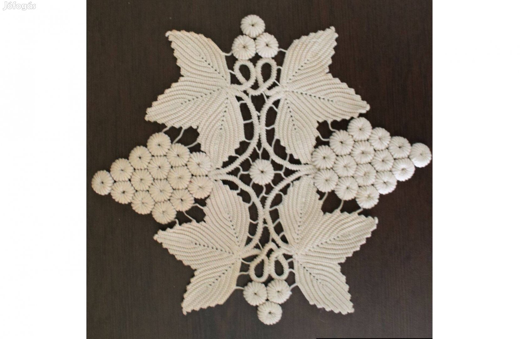 Nagyon ritka ír horgolással készített terítő , szőlő