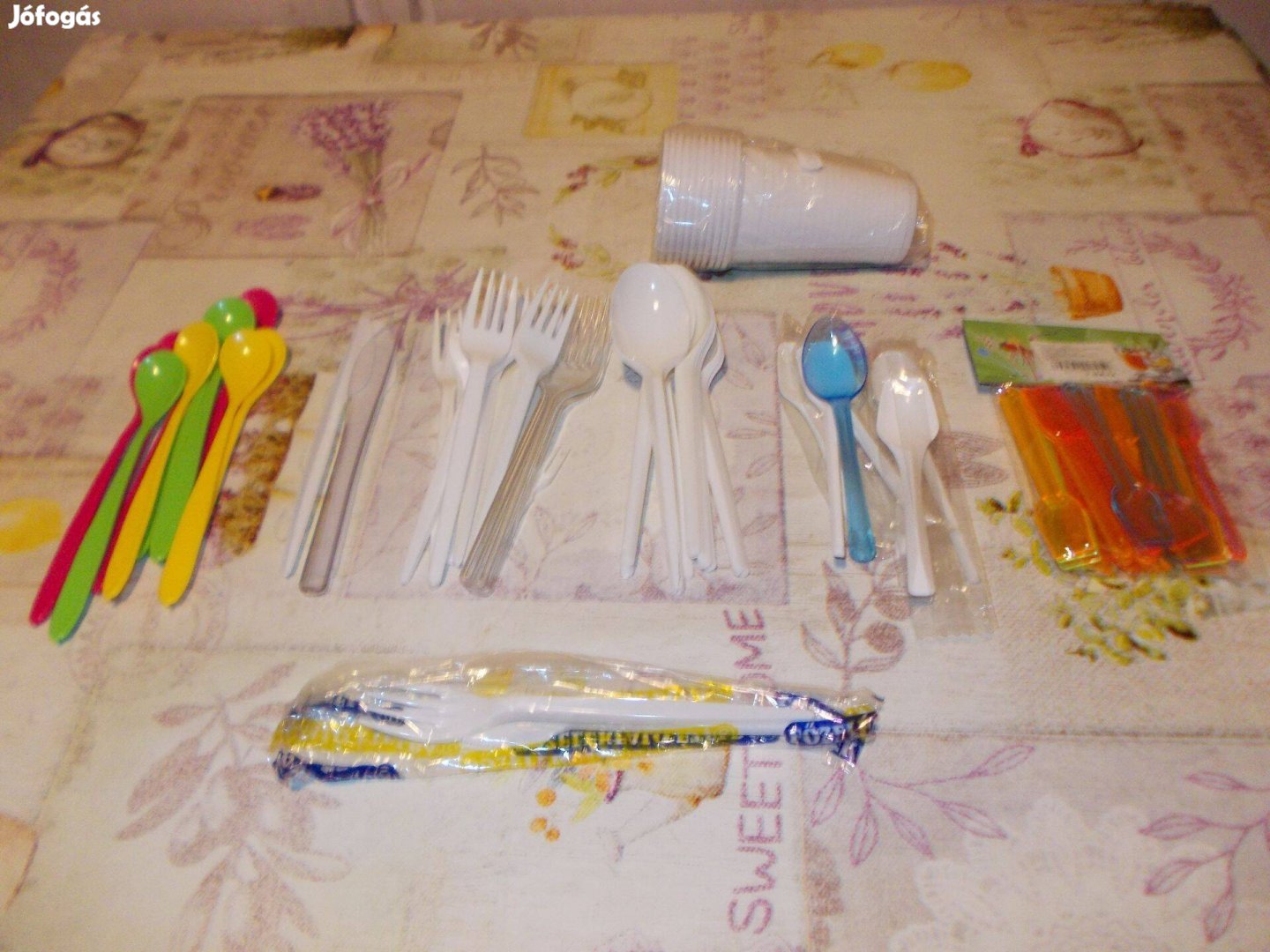 Nagyon sok darabos steril műanyag étkészlet csak együtt