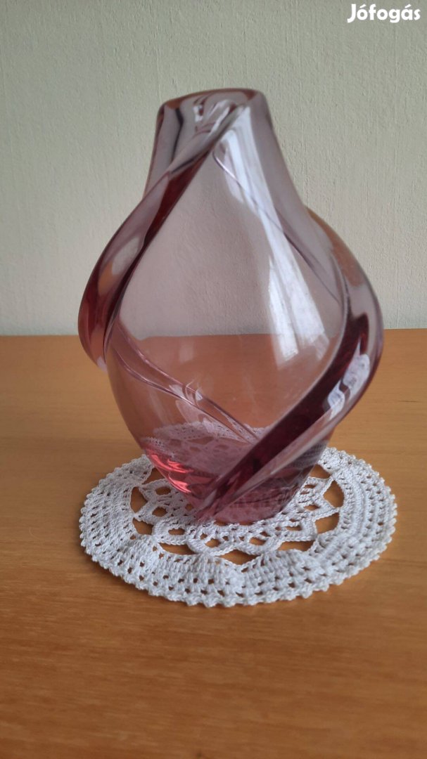 Nagyon szép, művészi, Bohémia üveg váza eladó