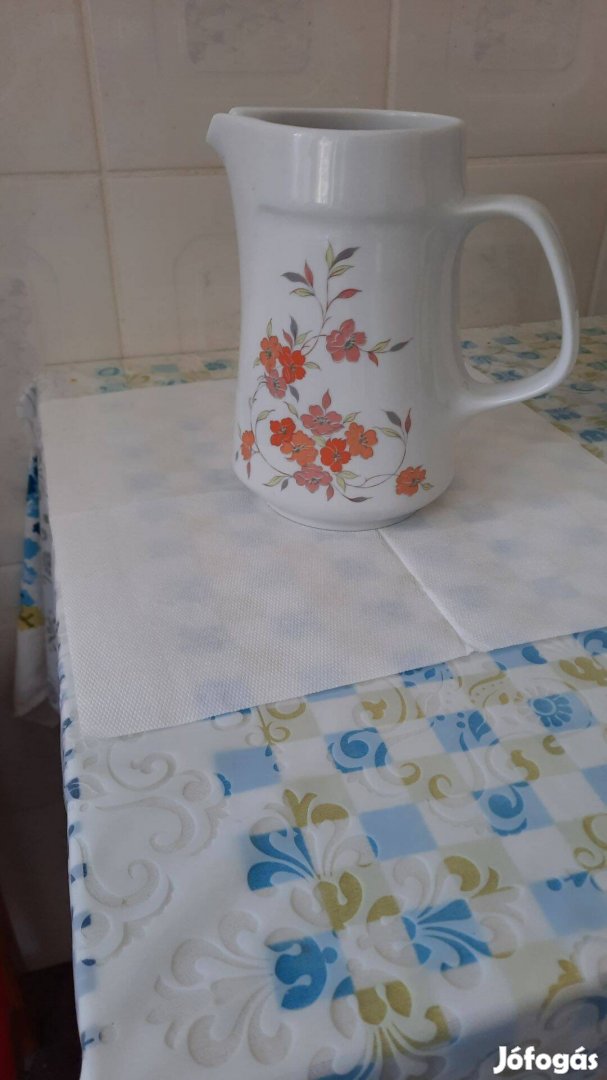 Nagyon szép, virág mintás alföldi porcelán kancsó eladó