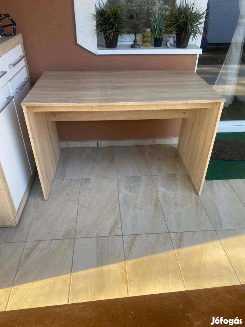 Nagyon szép állapotú író asztal eladó!