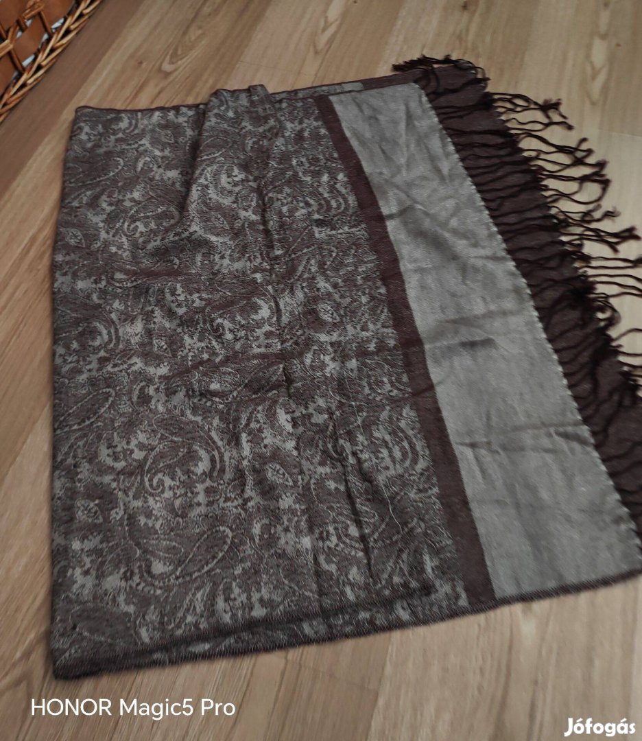 Nagyon szép vélhetően pashmina minőségi nagyméretű női sál