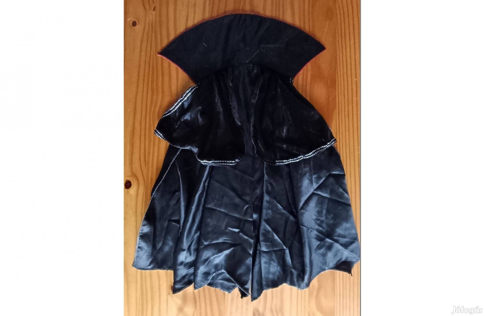 Nagyon vagány Vámpír köpenyek eladóak 13