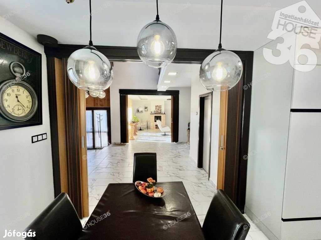 Nagypolgári elegancia, modern köntösben, Kecskemét