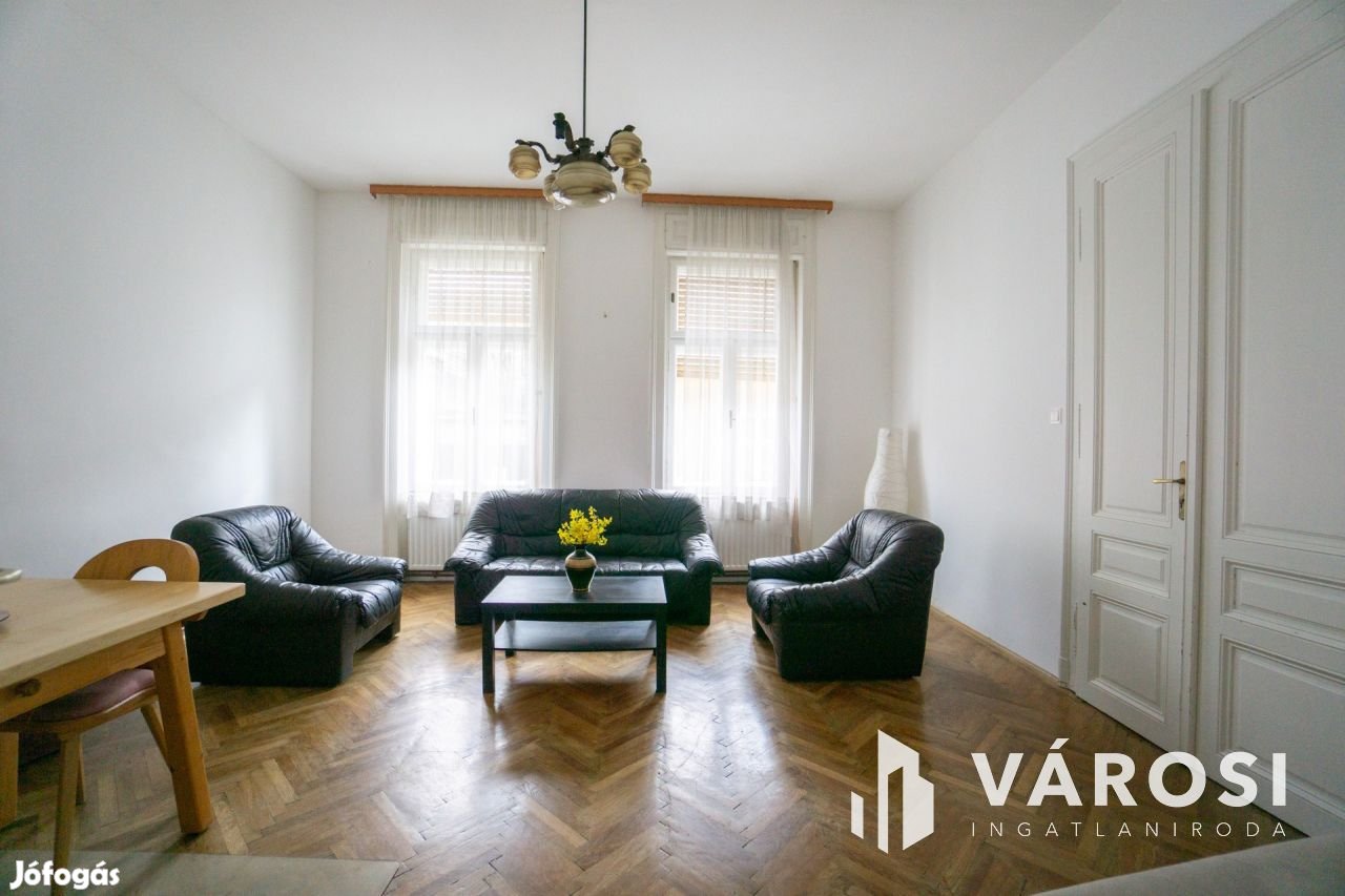 Nagypolgári villa jellegű ház, két önálló lakással
