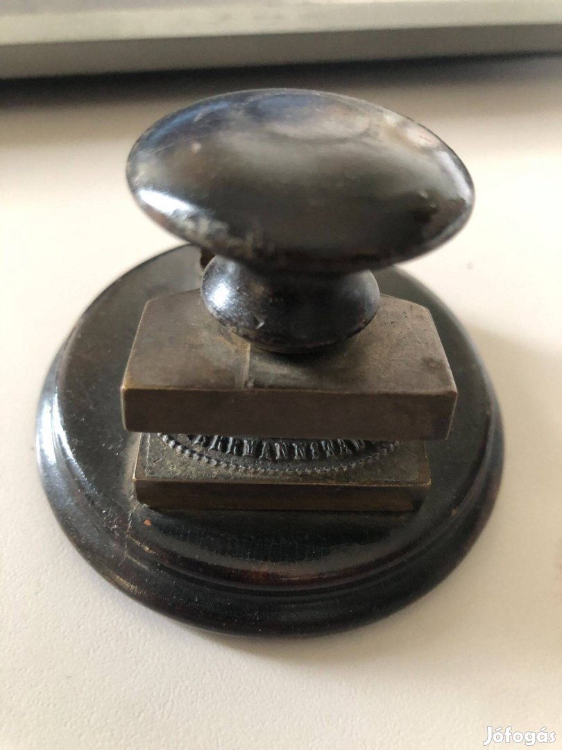 Nagyszebeni Hermannstadt kereskedő asztali szárazbélyegzője