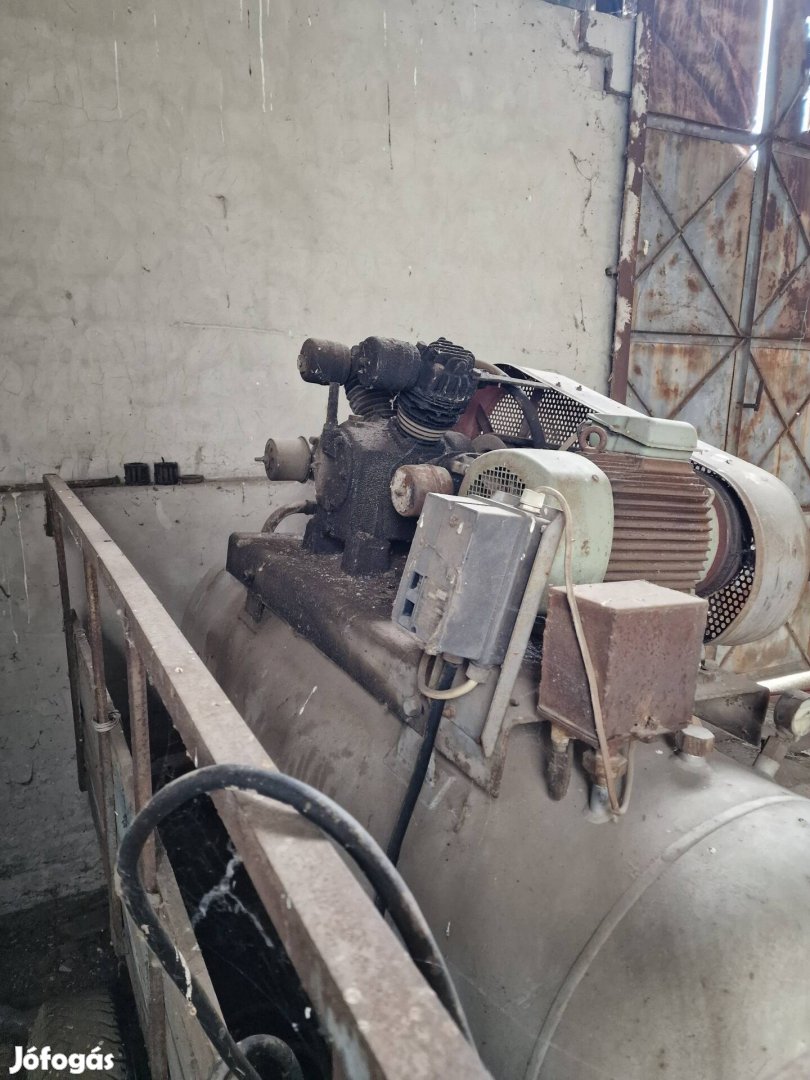 Nagyteljesítményű kompresszor szállítókocsin 500 liter