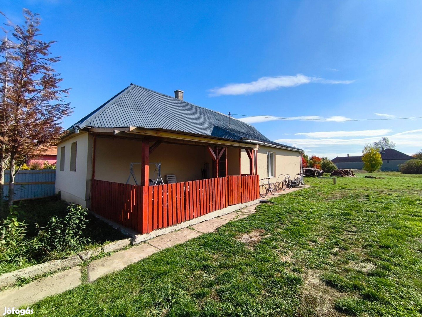 Nagyúton 80 nm-es, 2 szobás családi ház saroktelken eladó