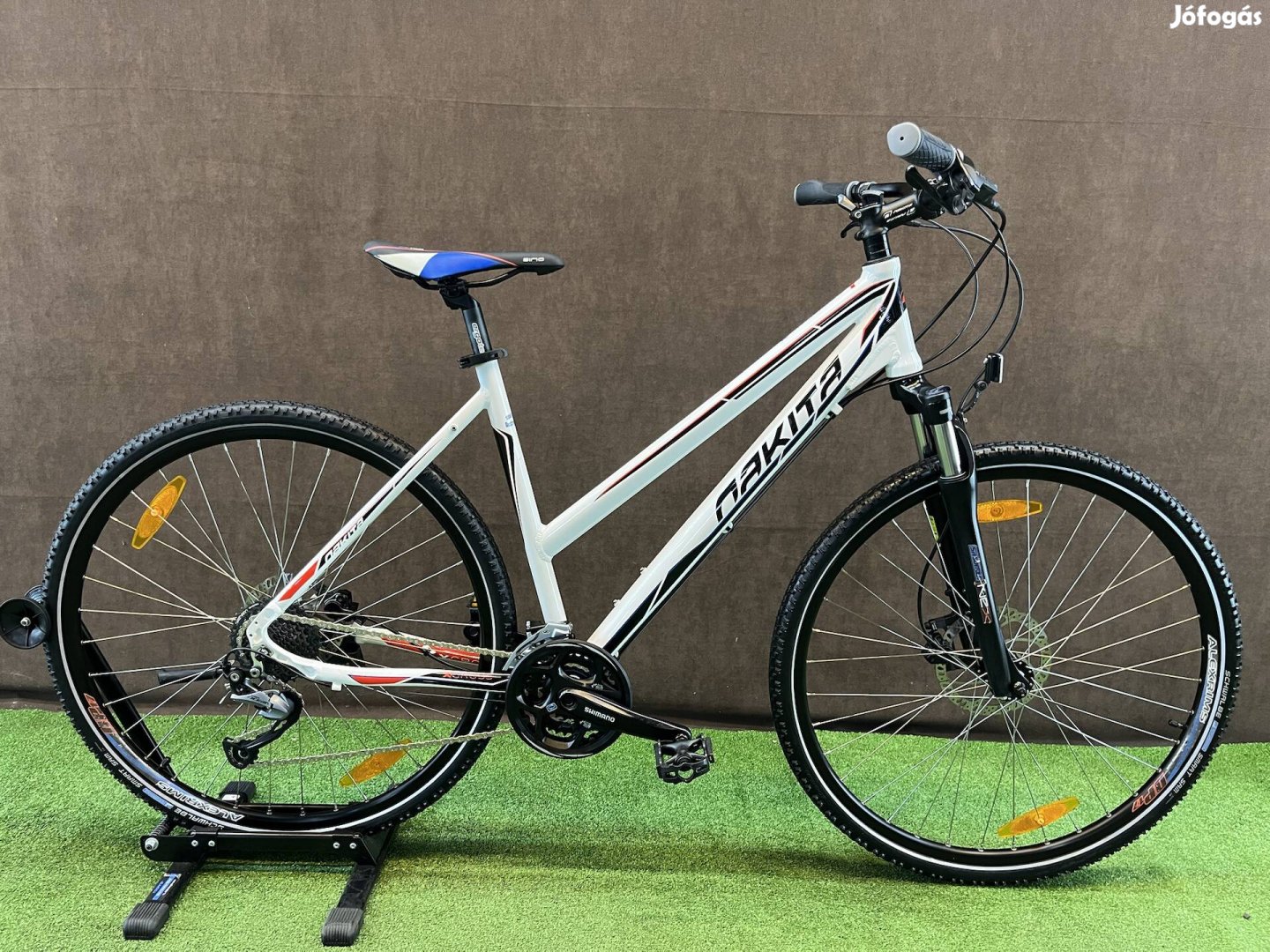 Nakita 28 Trekking Kerékpár! 51cm! 28! Shimano Acera! 3x9!