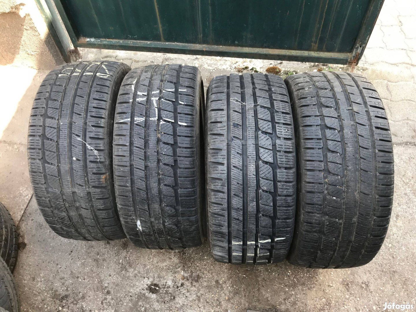 Nankang 235/35 ZR19 téli gumi szett újszerű