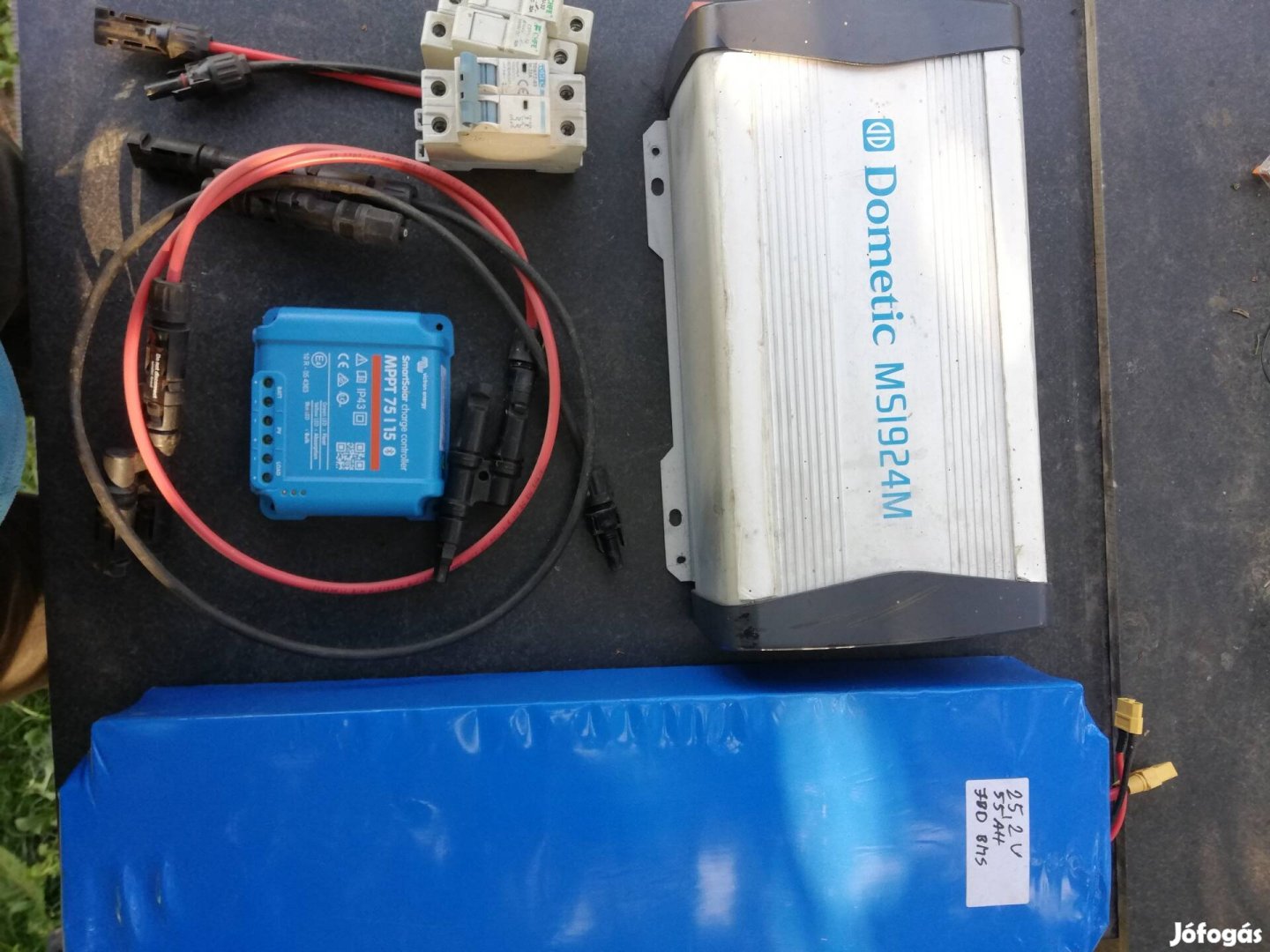 Napelem szigetüzemhez Victron mppt, Dometic inverter 