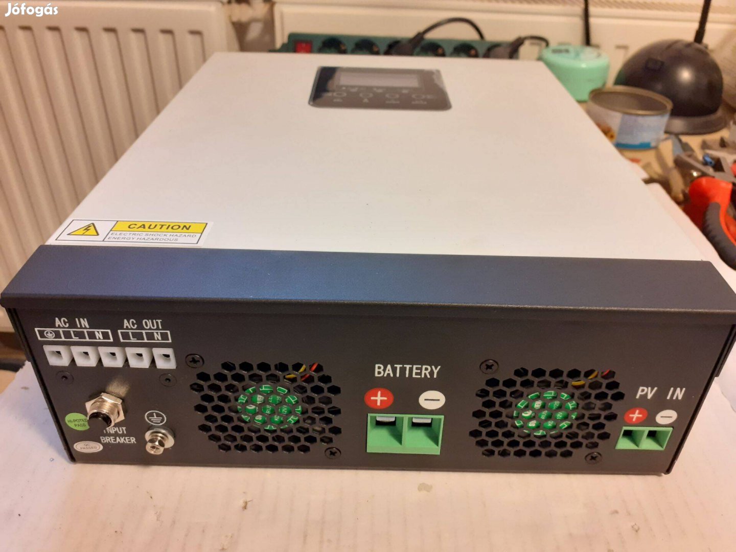 Napelem töltésvezérlő, tiszta szinuszos hybrid inverter használtan