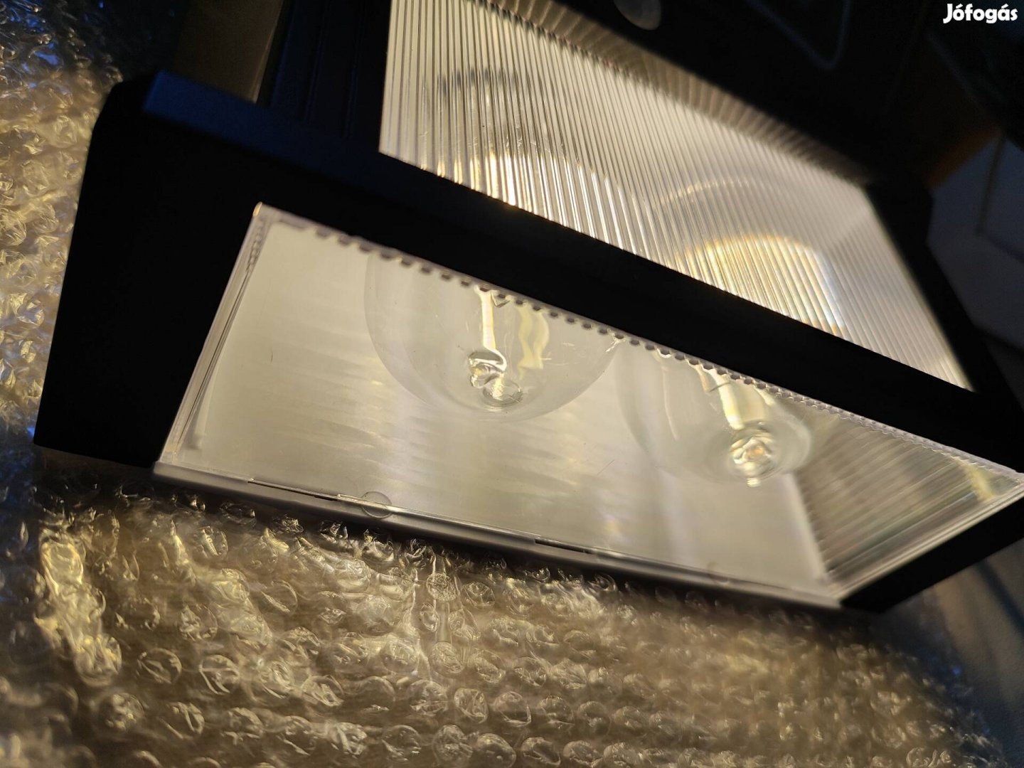 Napelemes Kültéri Fali Lámpa - Mozgásérzékelős, Vízálló Új!