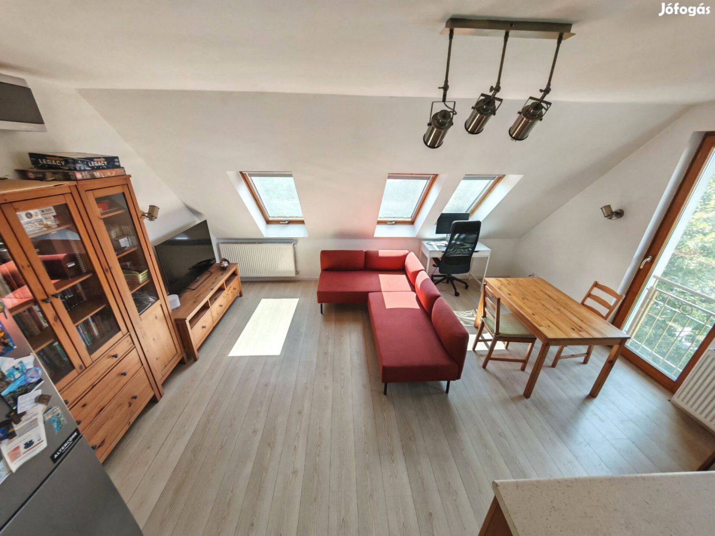 Napfényes, panorámás, tetőtéri 3 szobás nyugati tájolású lakás XIV