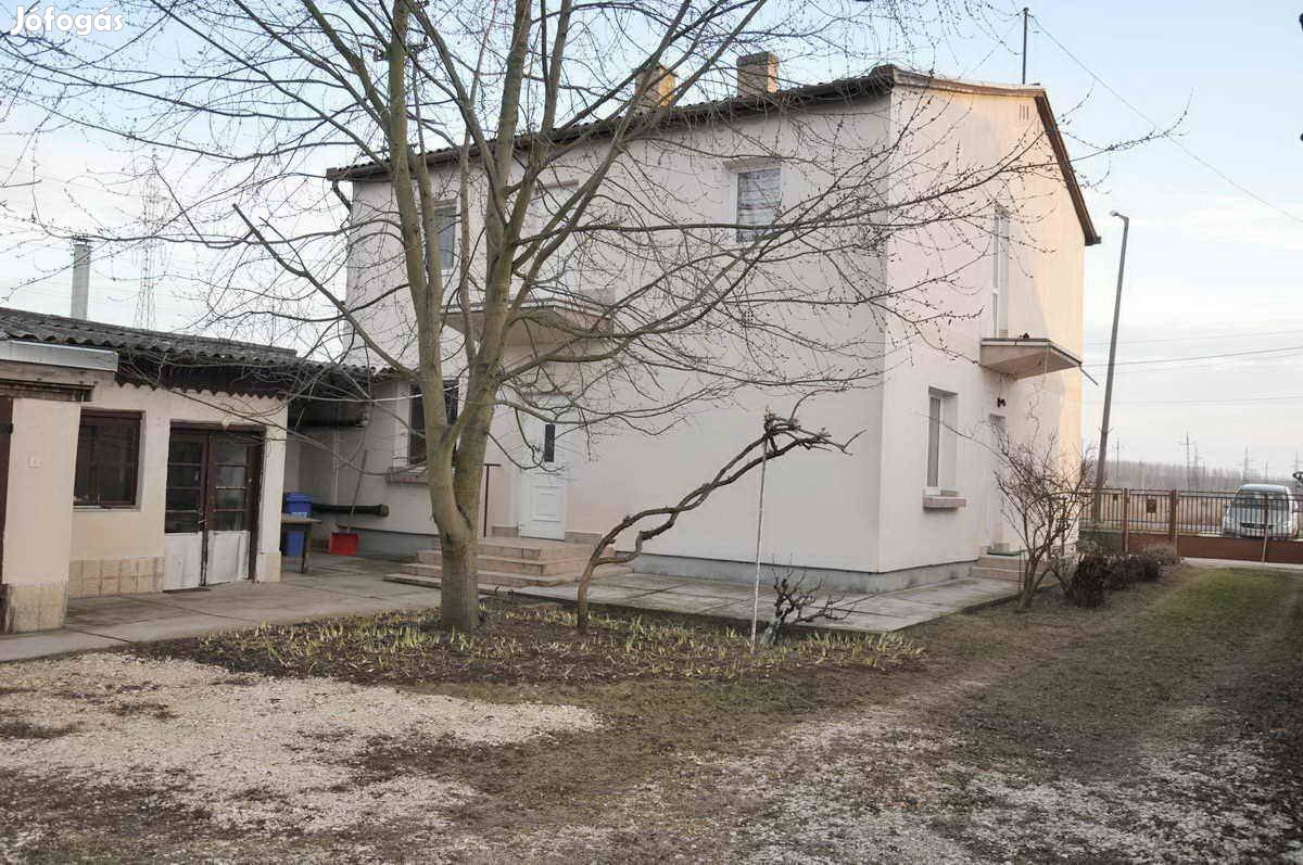 Nappali + 5 hálószobás családi ház eladó Kisköre, Tisza-tó