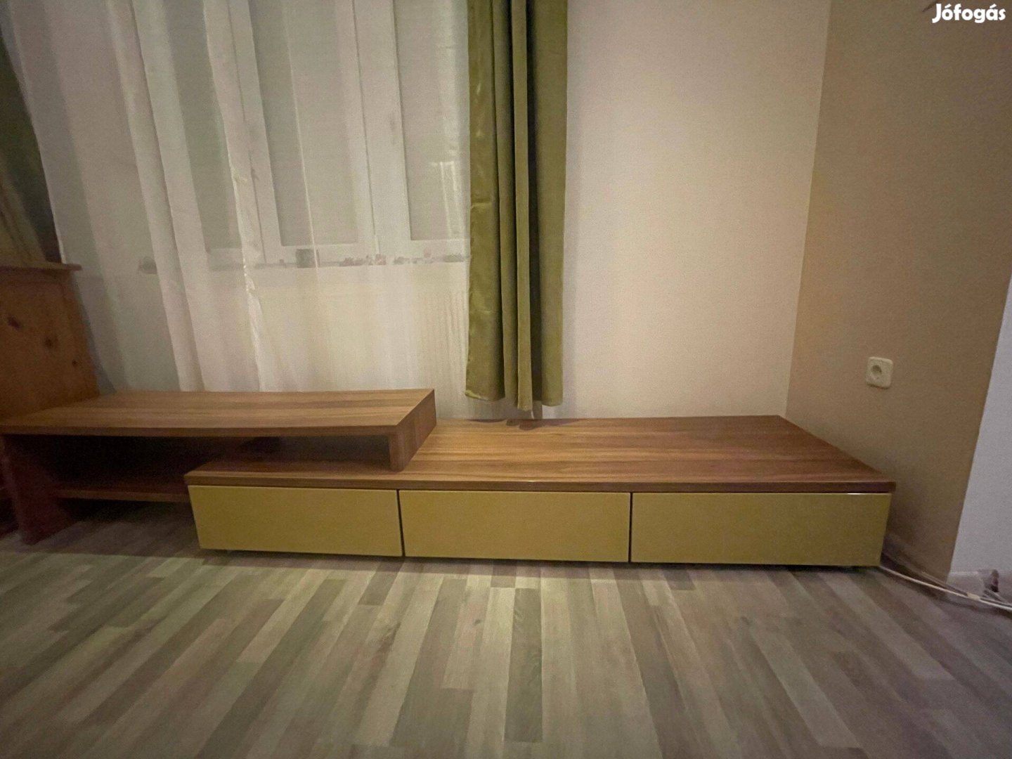 Nappali bútor, tv-állvány