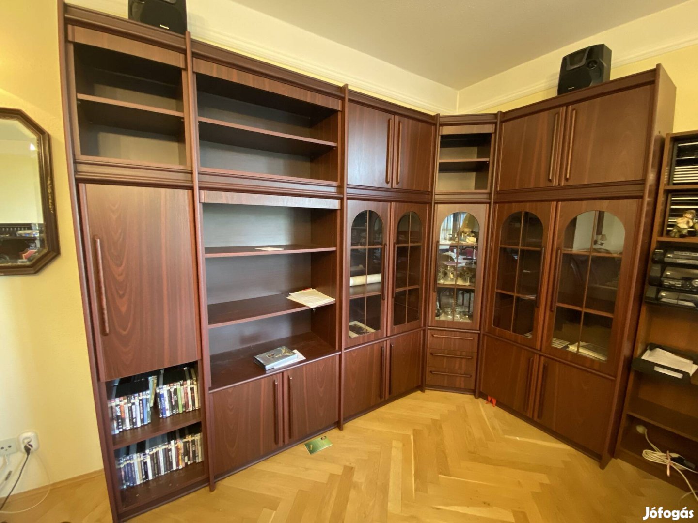 Nappali bútor szekrény sor könyvszekrény szekrénysor