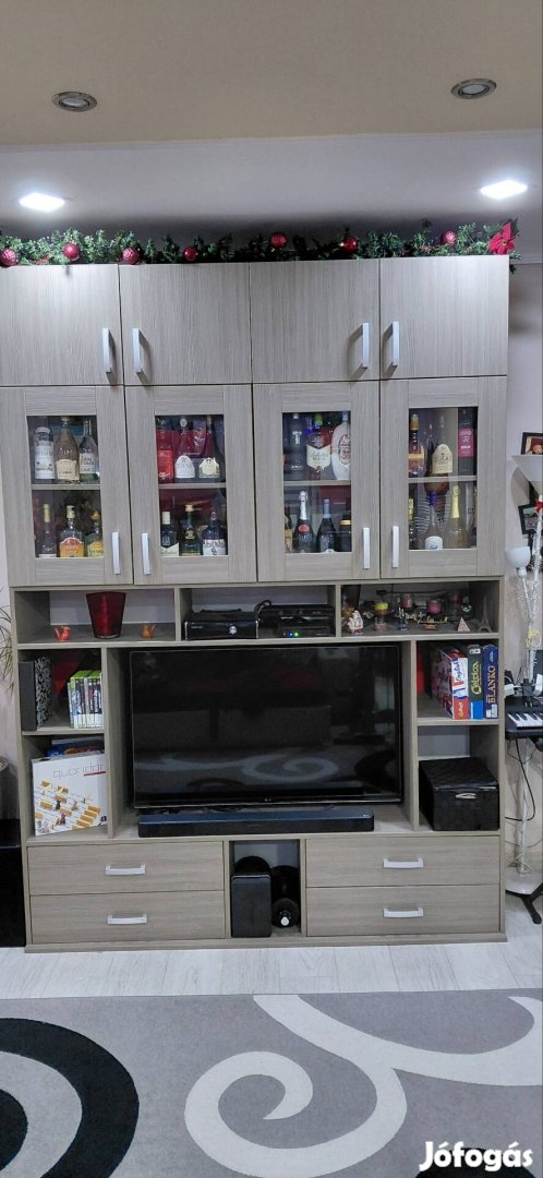 Nappali szekrény 250cm magas MDF bútorlapból 250cm magas