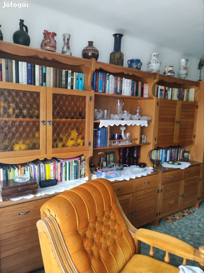 Nappali szekrénysor nagyon sürgősen áron alul.