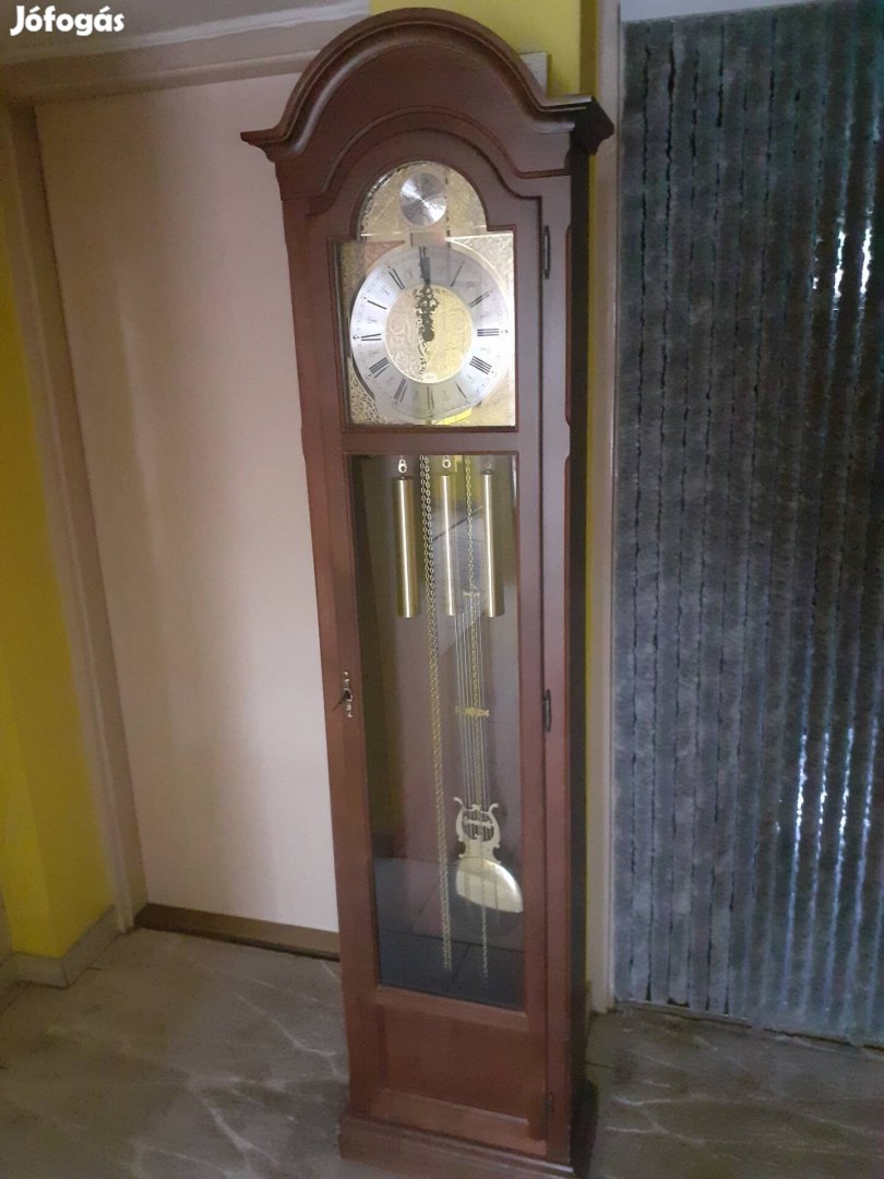 Nappali szobába fa szekrényes óra