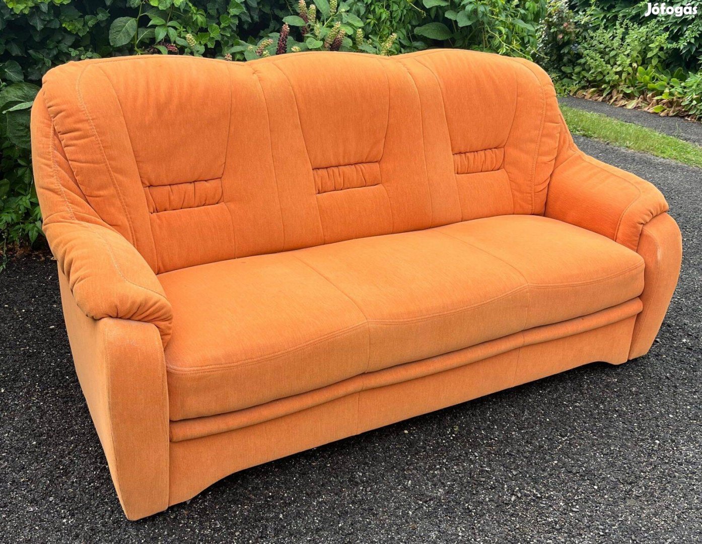 Narancs ágyazható kanapé