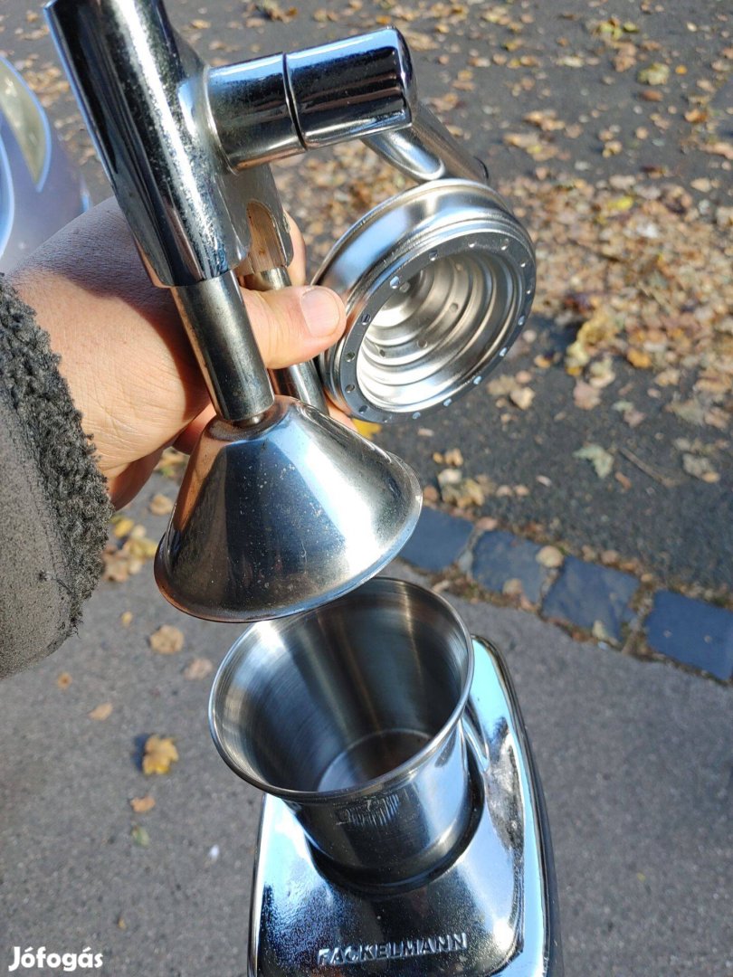 Narancs gyümölcs facsaró