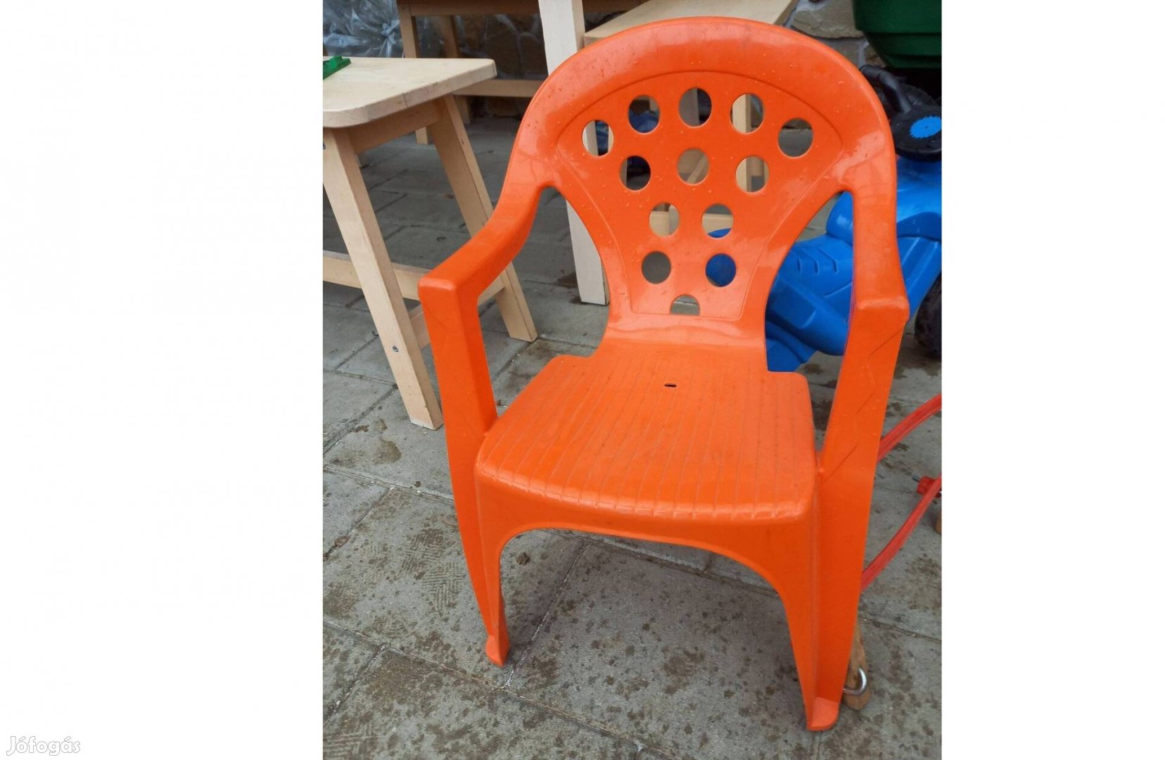 Narancssárga műanyag gyerek kerti szék