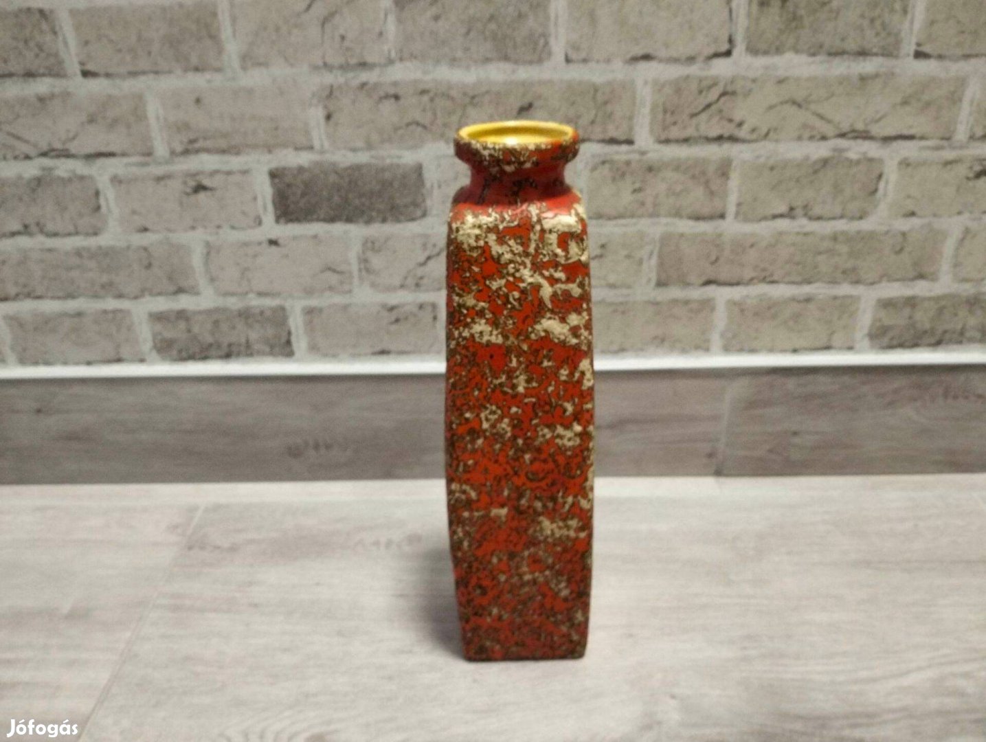 Narancssárga okker jelzett iparművészeti kerámia váza 29.5 cm. (AK291)