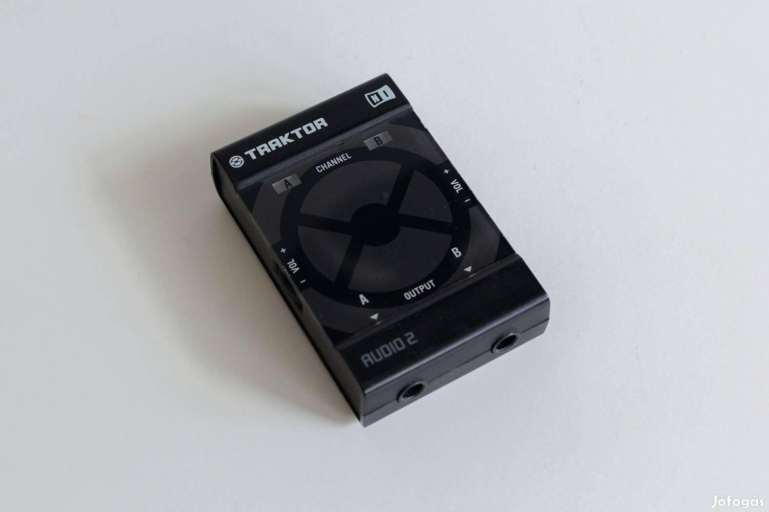 Native Instruments Traktor Audio 2 Portable DJ Interface,