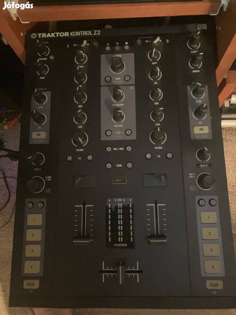Native Instruments traktor kontroll Z2 DJ keverő