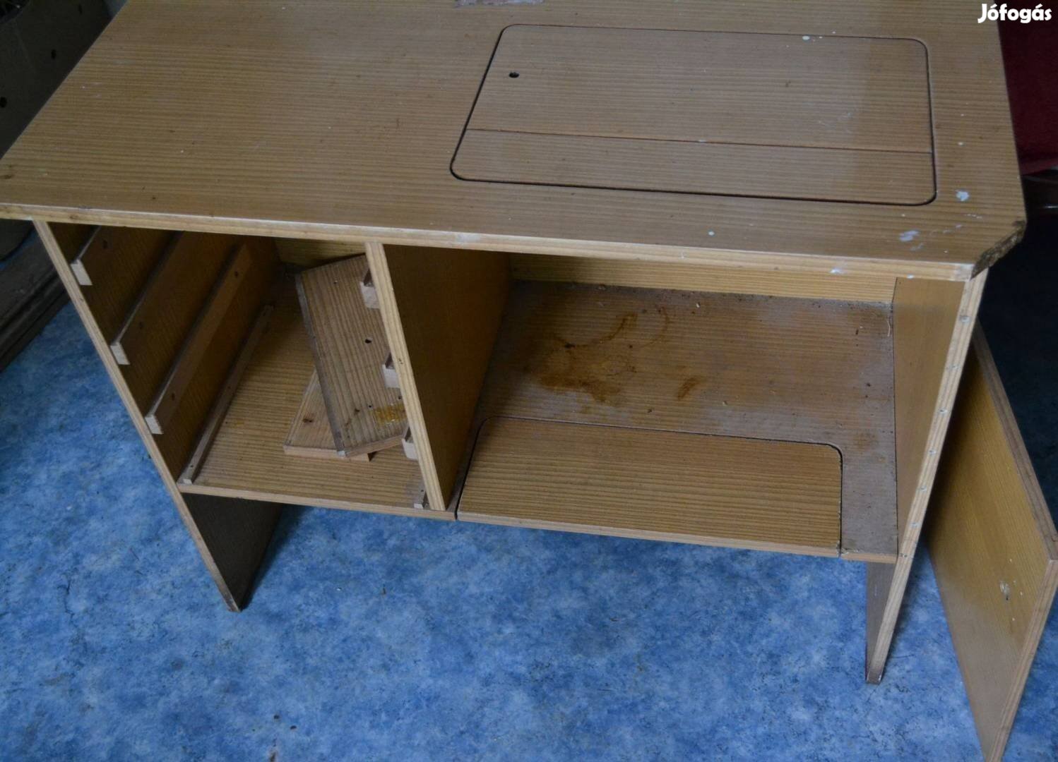 Naumann Elektromos Varrógép asztal