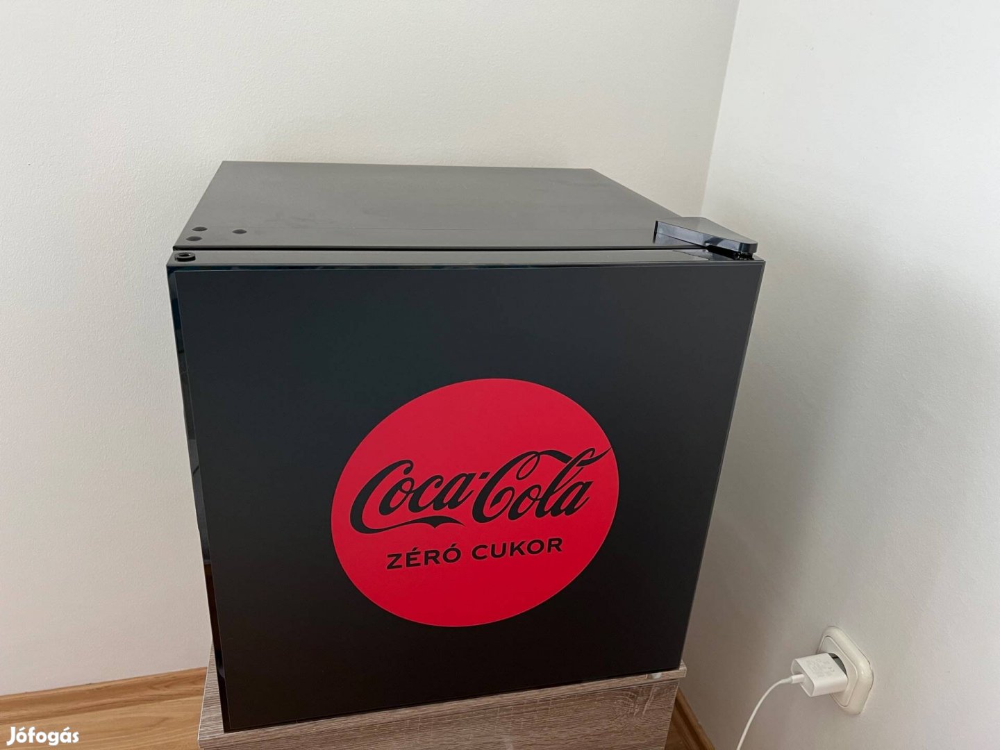 Navon Vino 14 borhűtő / Coca Cola / 46L / Bontatlan
