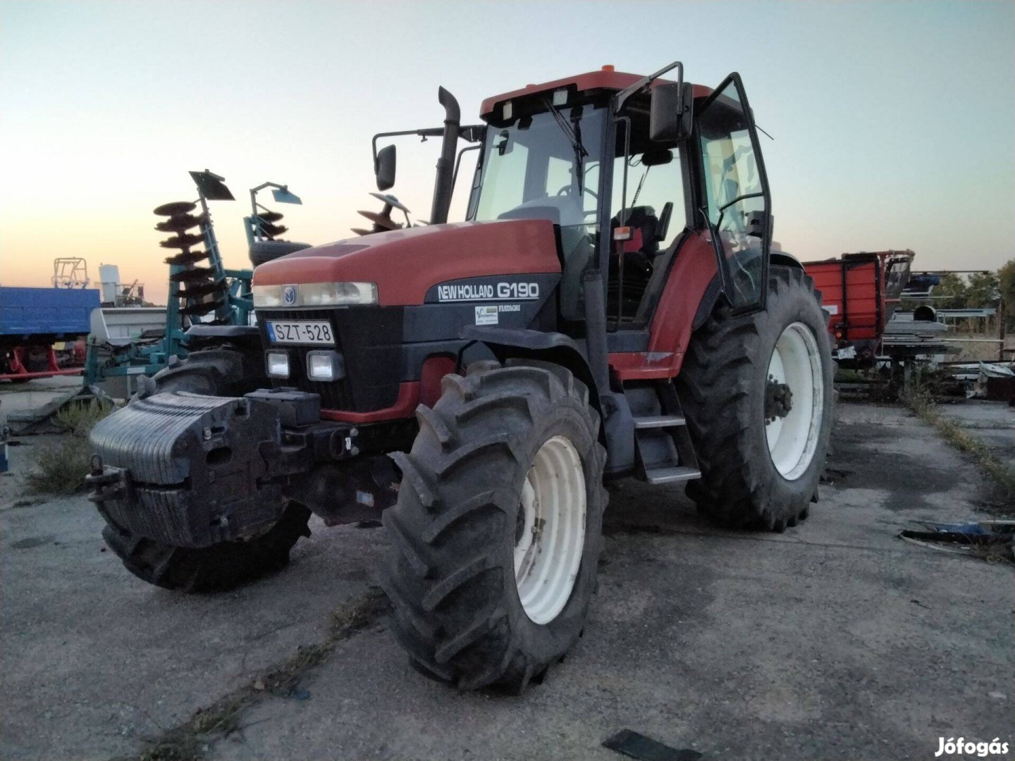 Naw Holland G190 traktor