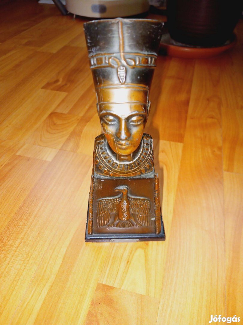 Nefertiti Ónból készült mell brüszt szobrocska