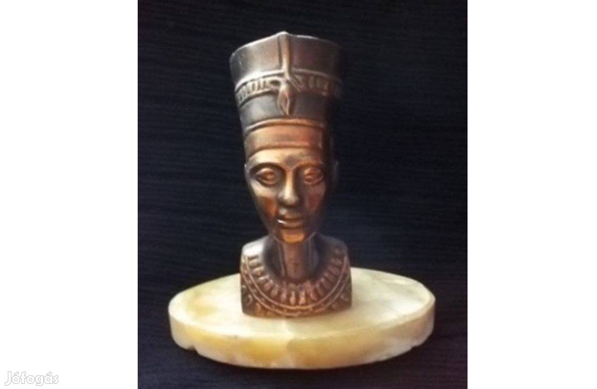 Nefertiti szobor ónix kő talapzaton Egyiptom szuvenír