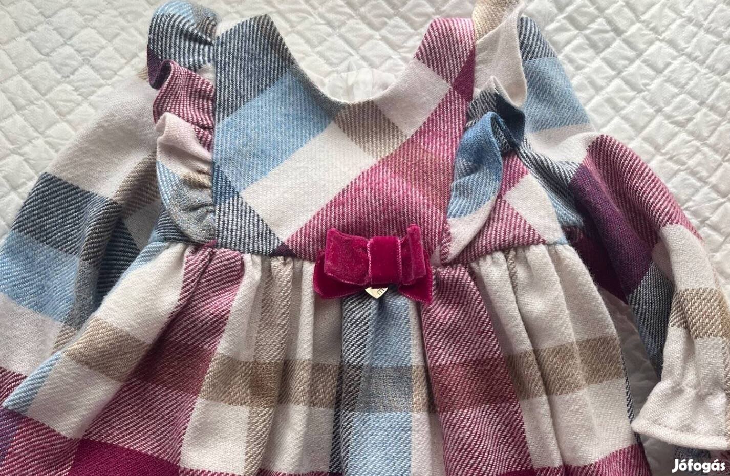 Négy Új ruhák és harisnyák kislányoknak 68 cm