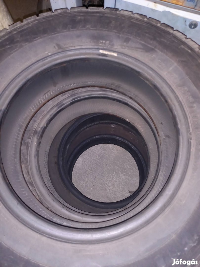 Négy darab 195/60R16 gumiabroncs